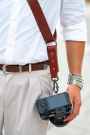 Tracolla per fotocamera in tessuto rosso e cuoio rosso inglese - tracolla per mirrorless - nice one shoulder strap
