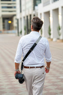 Tracolla per fotocamera in tessuto grigio perla e cuoio nero - tracolla per mirrorless - nice one shoulder strap