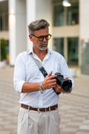 Tracolla per fotocamera in tessuto grigio perla e cuoio nero - tracolla per mirrorless - nice one shoulder strap