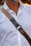 Tracolla per fotocamera in tessuto a caramello (beige) e cuoio testa di moro - tracolla per mirrorless - nice one shoulder strap
