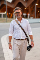 Tracolla per fotocamera in tessuto a caramello (beige) e cuoio testa di moro - tracolla per mirrorless - nice one shoulder strap